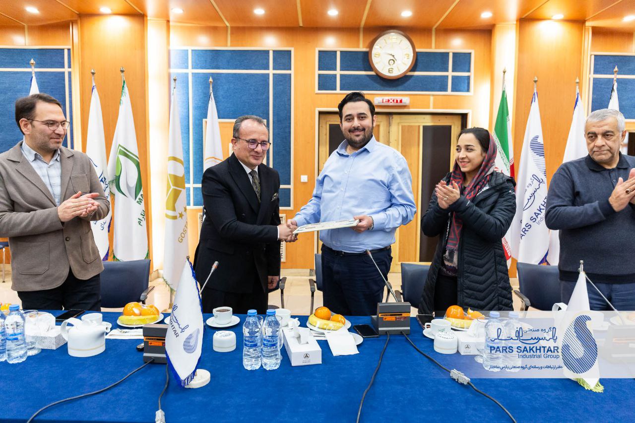 گزارش تصویری// برگزاری مراسم معارفه مهندس حیدرزاده به عنوان مدیر جدید هتل گسترش با حضور دکتر اباذر مدیر ارشد اجرایی گروه صنعتی پارس ساختار و خانم مهندس اباذر عضو هیات مدیره هتل گسترش تبریز در تالار آمفی تئاتر هتل